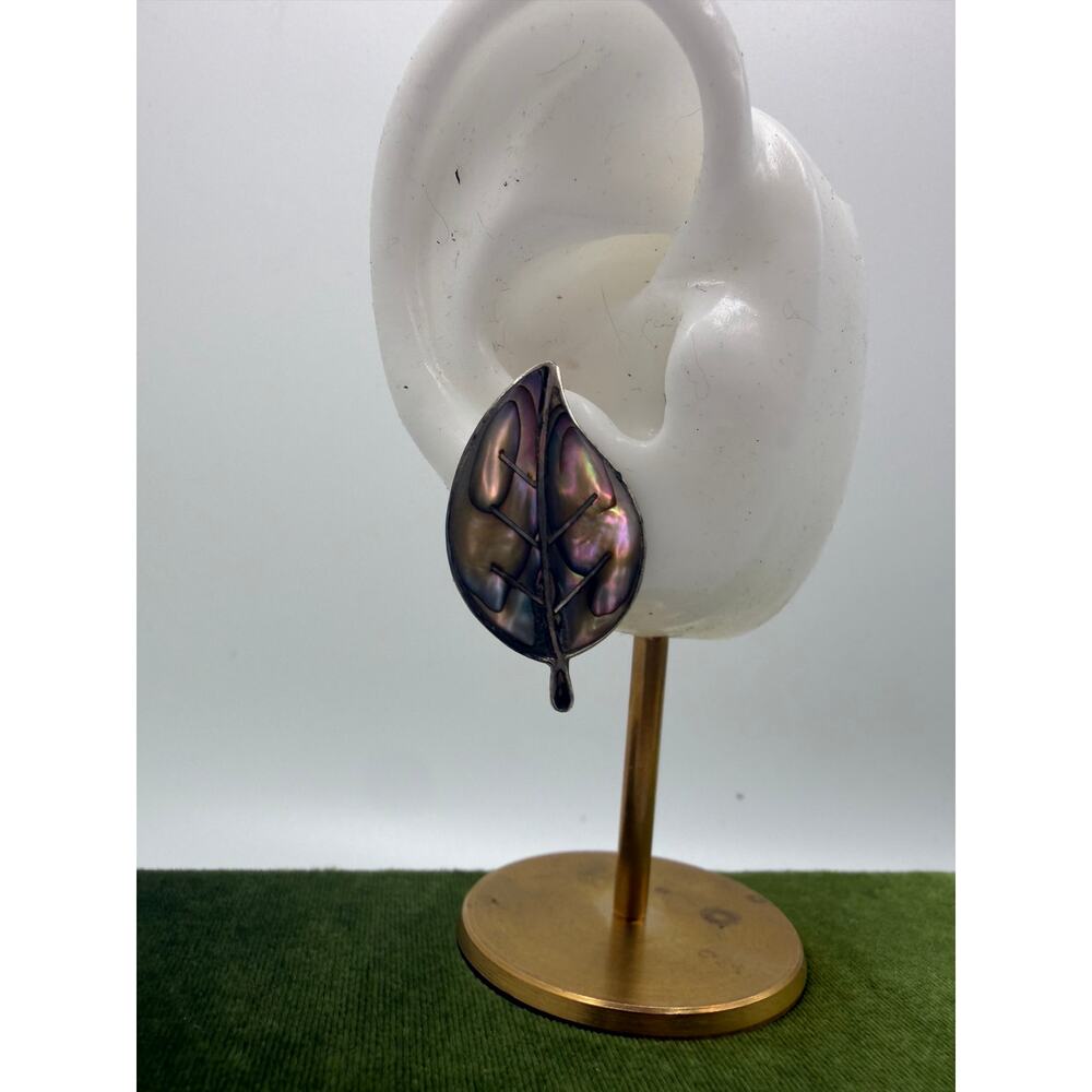 vintage Mexican sterling silver earrings feature a leaf design inlaid - Picture 5 of 5